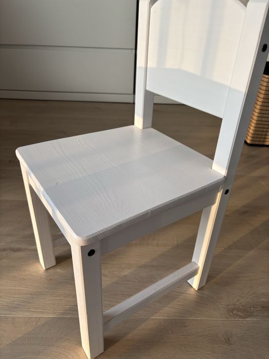 Ikea Sundvik stolik i 2 krzesełka białe