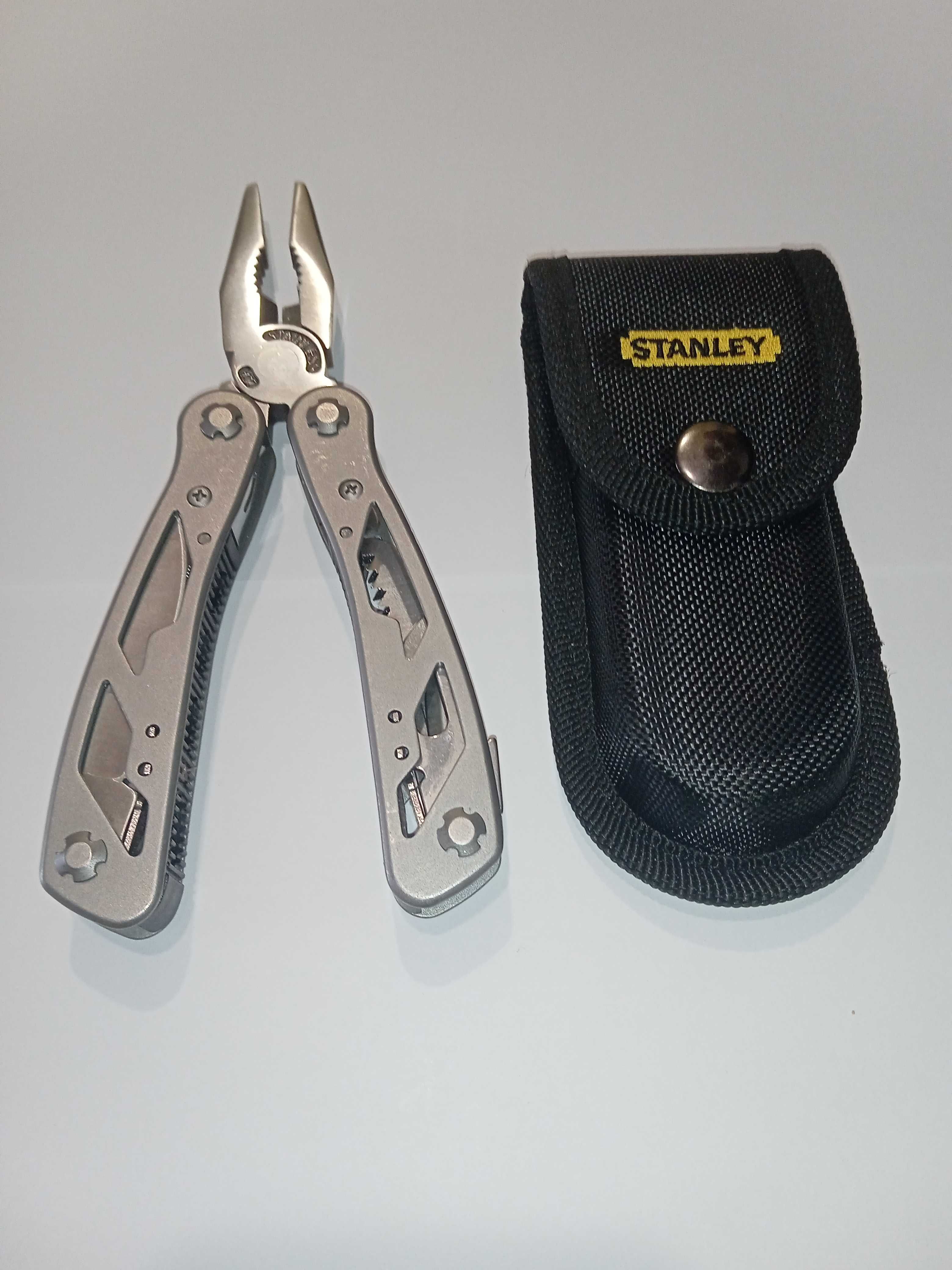 Складной нож мультитул Stanley.