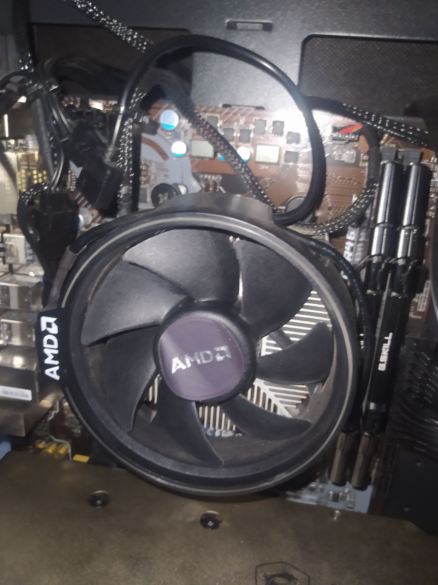 Procesor Ryzen 7 1700 z chłodzeniem.