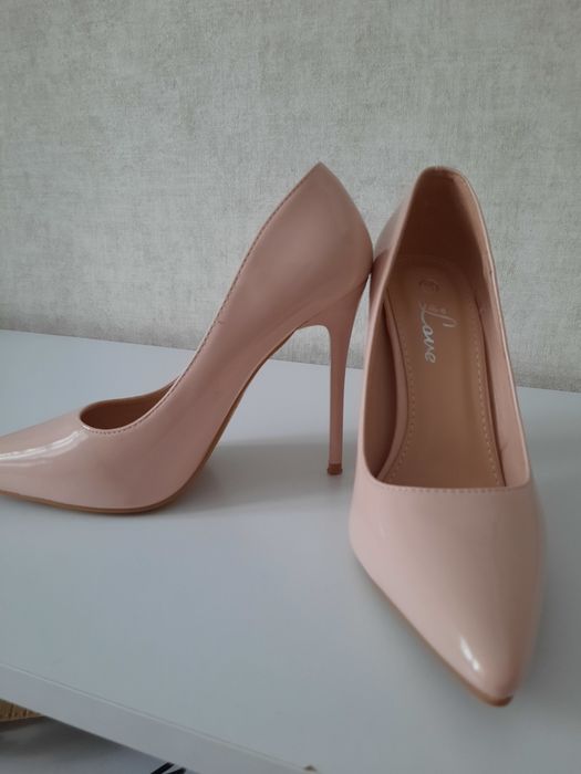 Туфлі / бежеві пудрові туфлі/ туфлі на шпильці