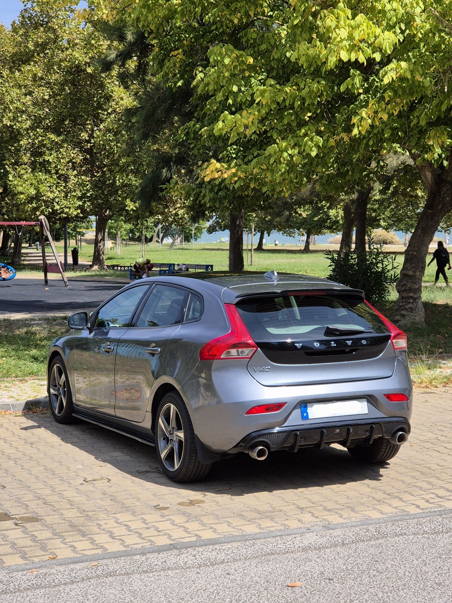 Volvo V40 2.0 R-Design