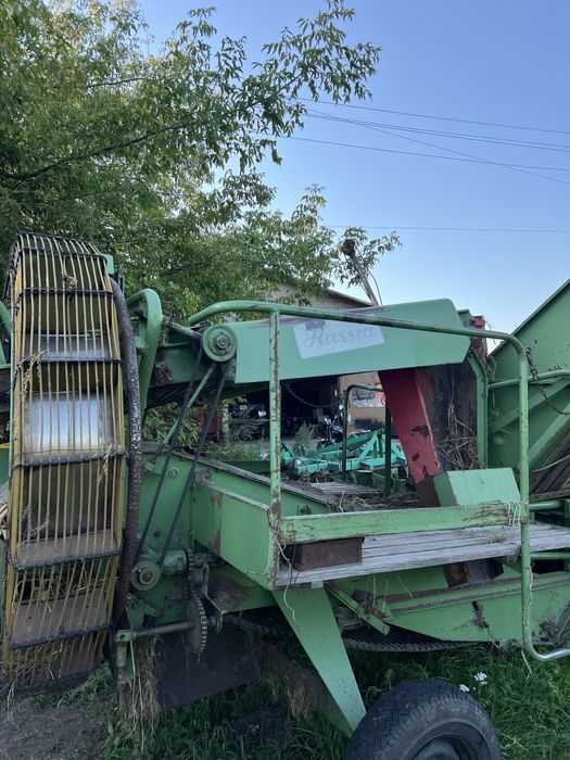 Продам комбаїн хассия