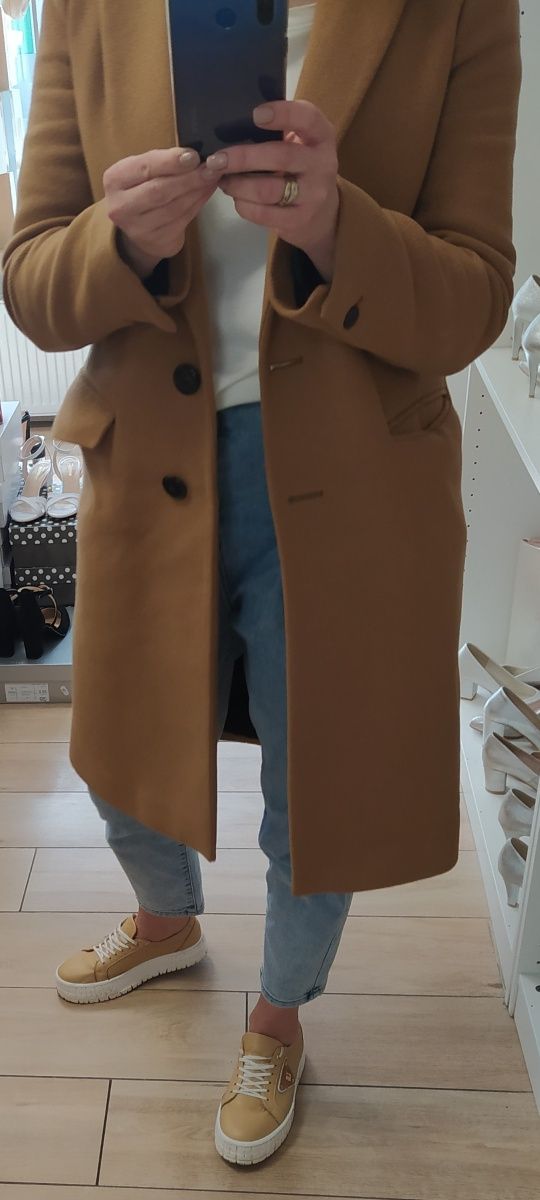 Kamelowy płaszcz Zara r.34