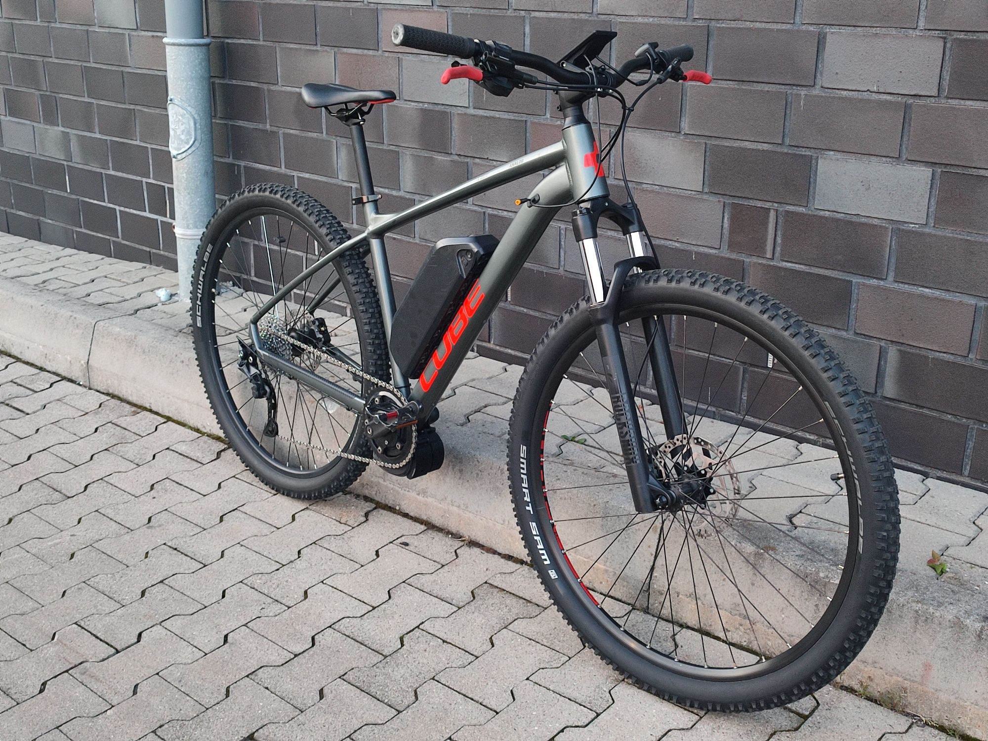 Rower elektryczny Cube Analog