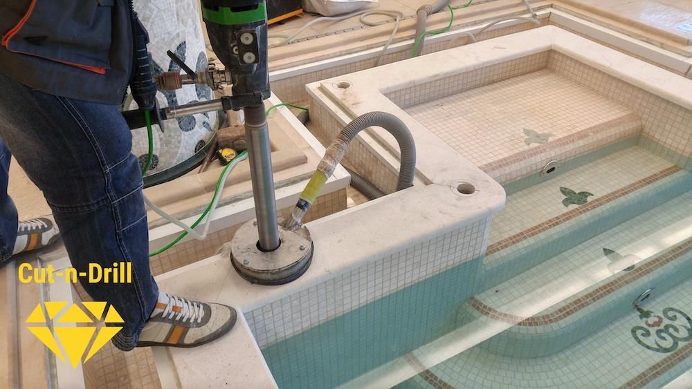 Алмазное сверление (бурение) отверстий в железобетоне буте кирпиче