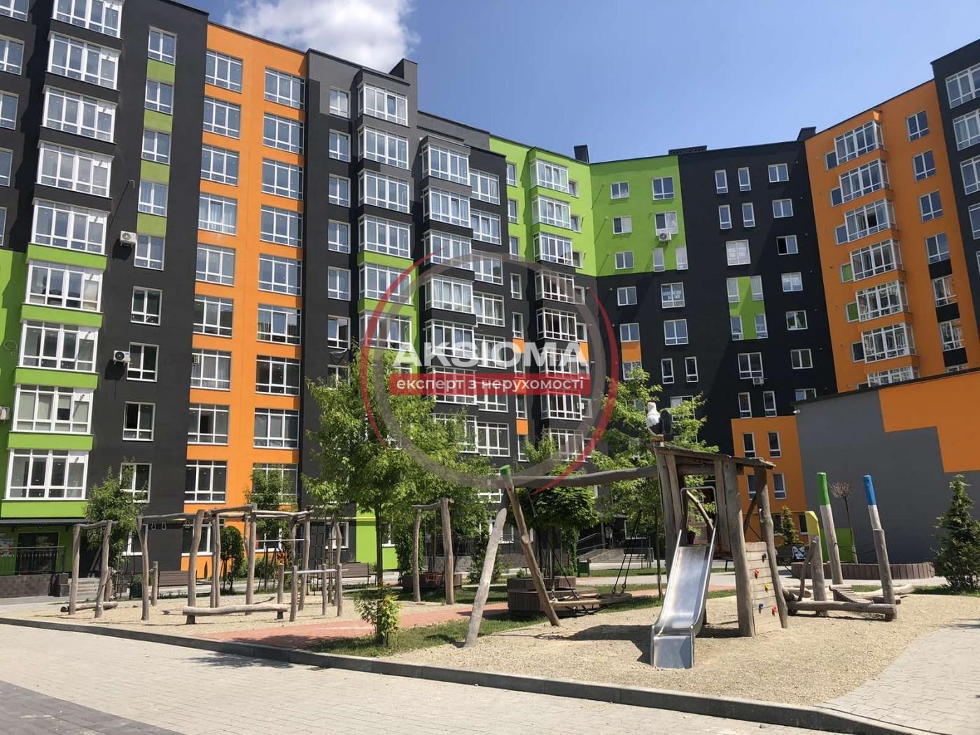 Продаж комерції в новому житловому комплексі--у