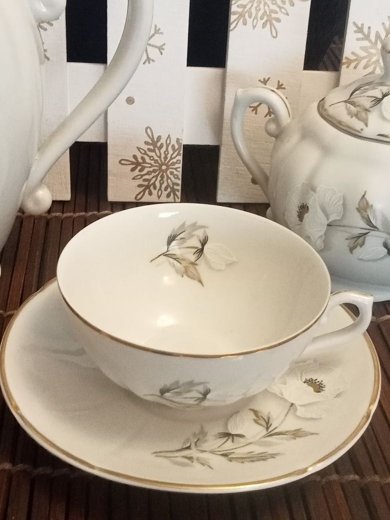 Bule, açucareiro e chávena de porcelana de Viana