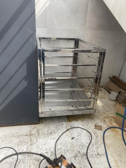 Вироби з нержавіючої сталі та чорного металу, перила та поручні з нж