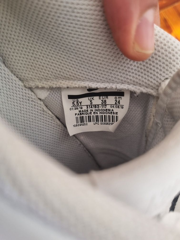 Nike sportswear brancos