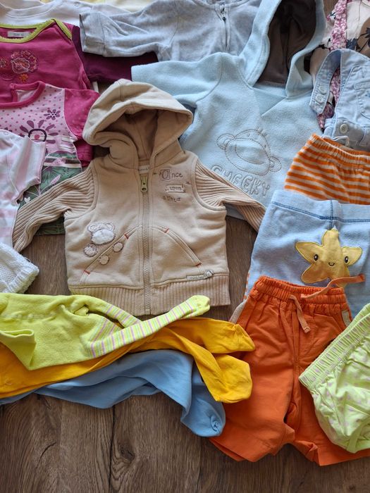 Zestaw ubranek w rozmiarze 62