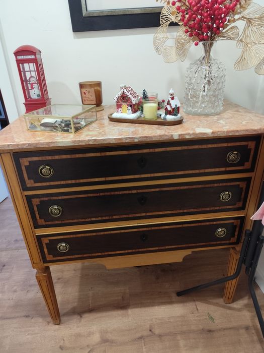 Móvel de entrada Madeira com tampo em mármore