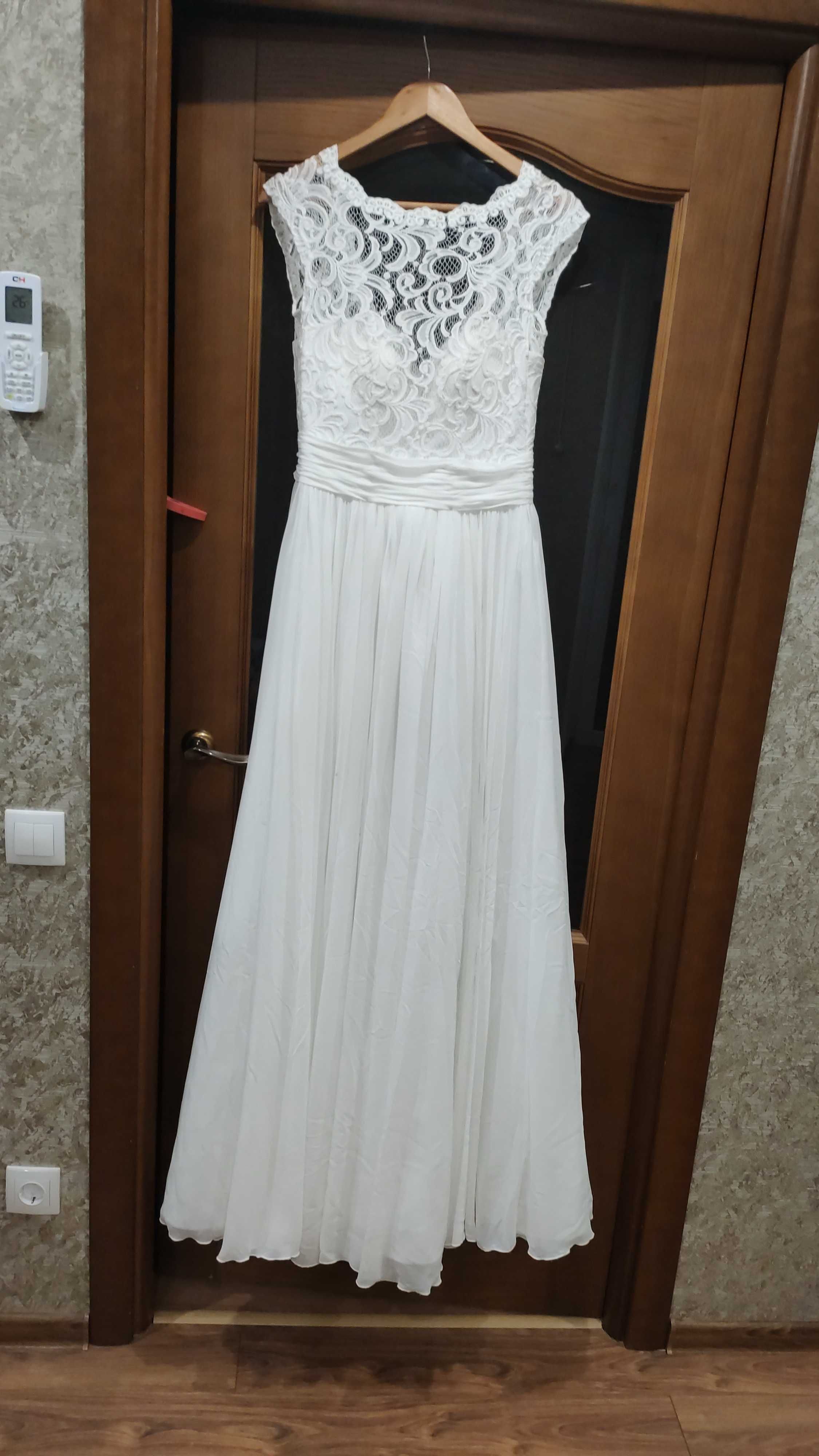 Весільна сукня 44 розмір