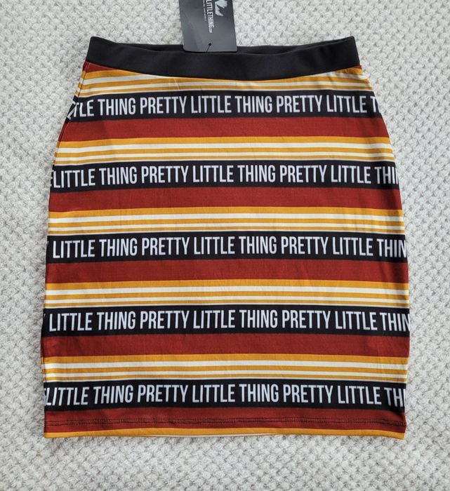 Nowa piękna efektowna dopasowana spódnica damska z gumka w pasie cała