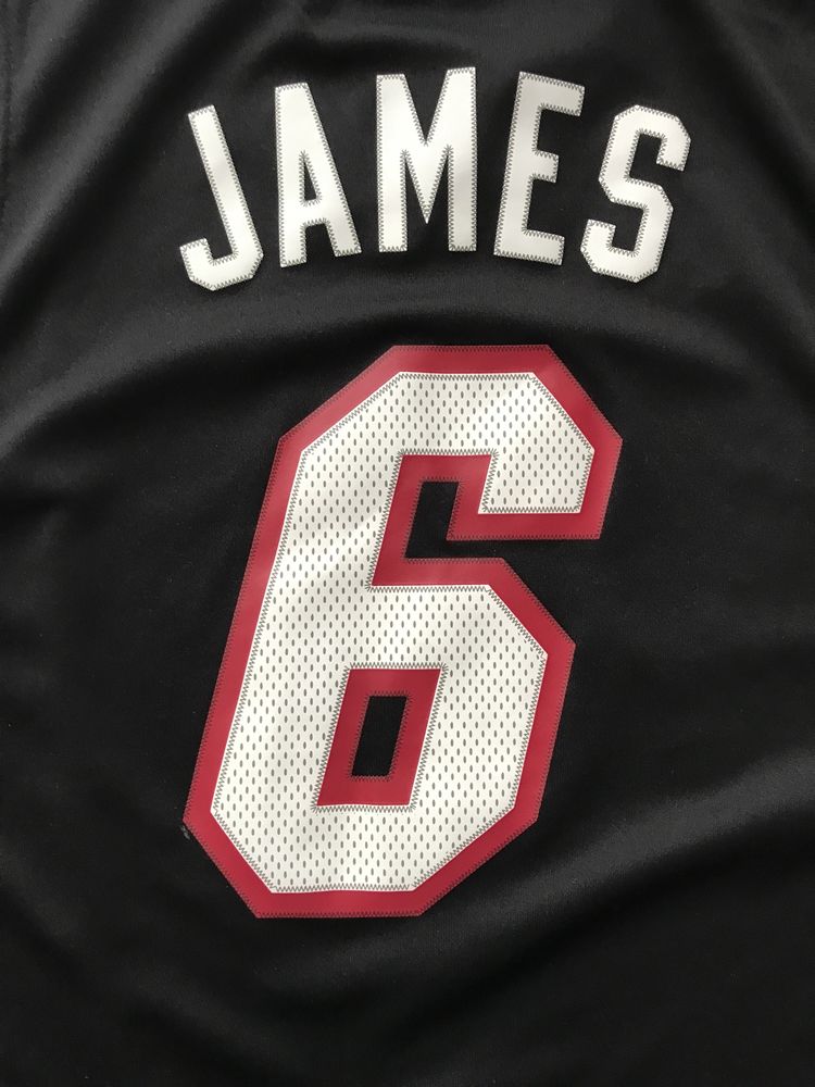 Баскетбольна майка та кепка Miami Heat James
