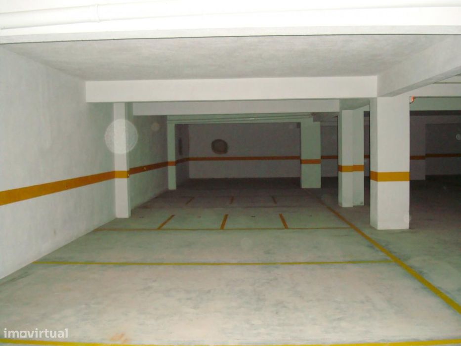 Parqueamento para mota e carro