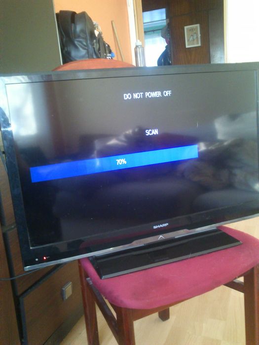 telewizor sharp LCD colour TV model LC-32LE244E