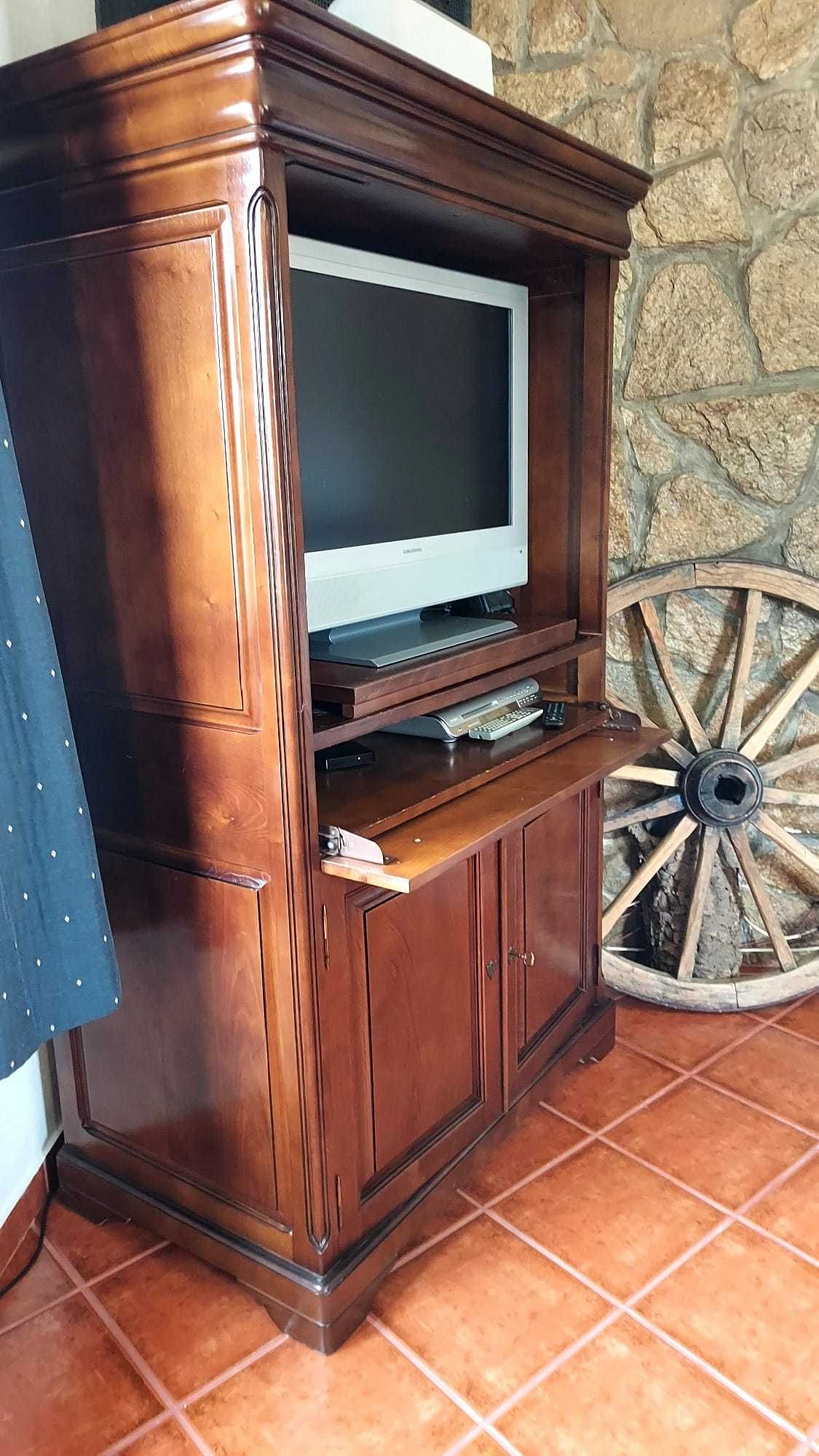 Móvel TV em madeira de castanheiro