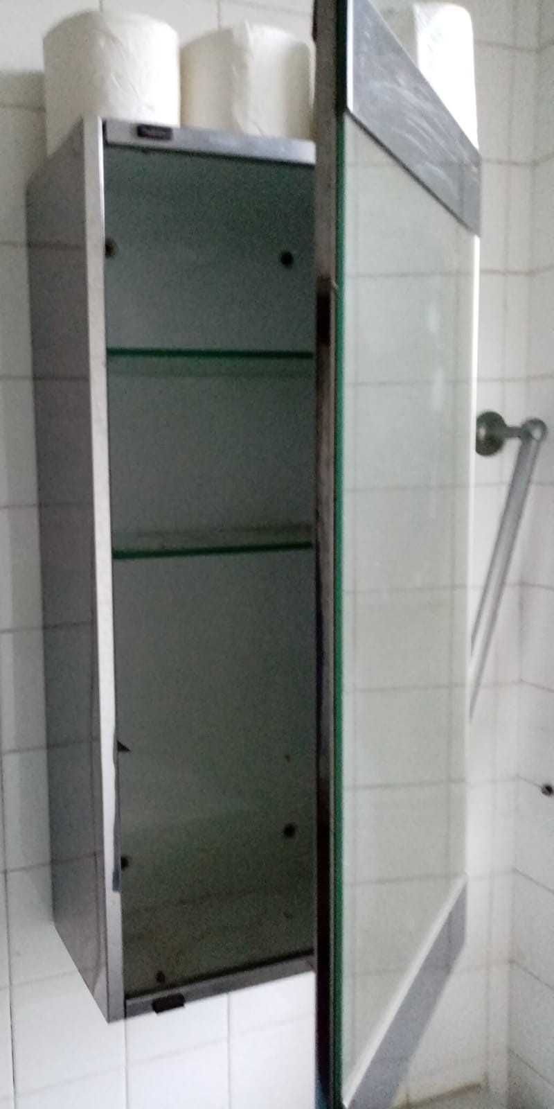 armário de casa de banho, espelhado