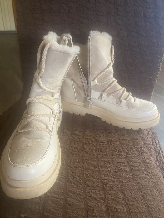 Тепленькі чобітки бежеві