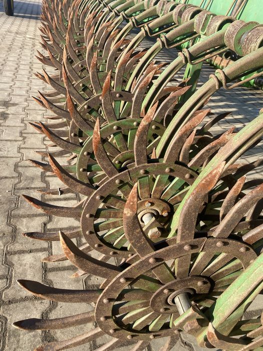 Ротаційна навісна борона John Deere 400