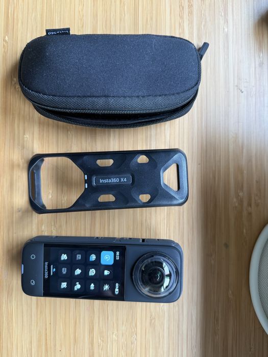 Câmara INSTA360 X4