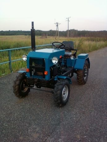 Traktor sam z silnikiem 1ca90plus osprzęt i przyczepa