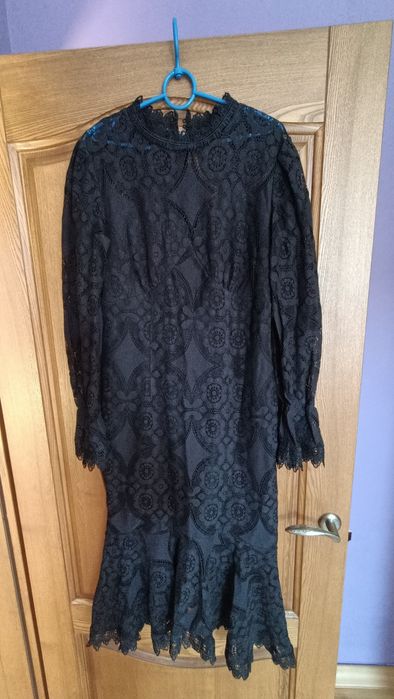 Плаття міді чорного кольору.