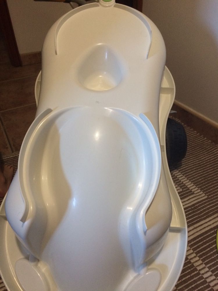 Banheira chico com suporte interior para recem-nascido