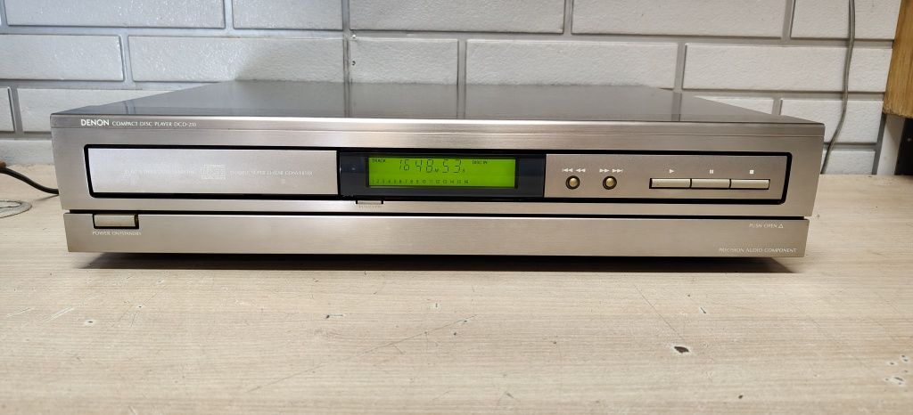 Odtwarzacz CD player DENON DCD-210.