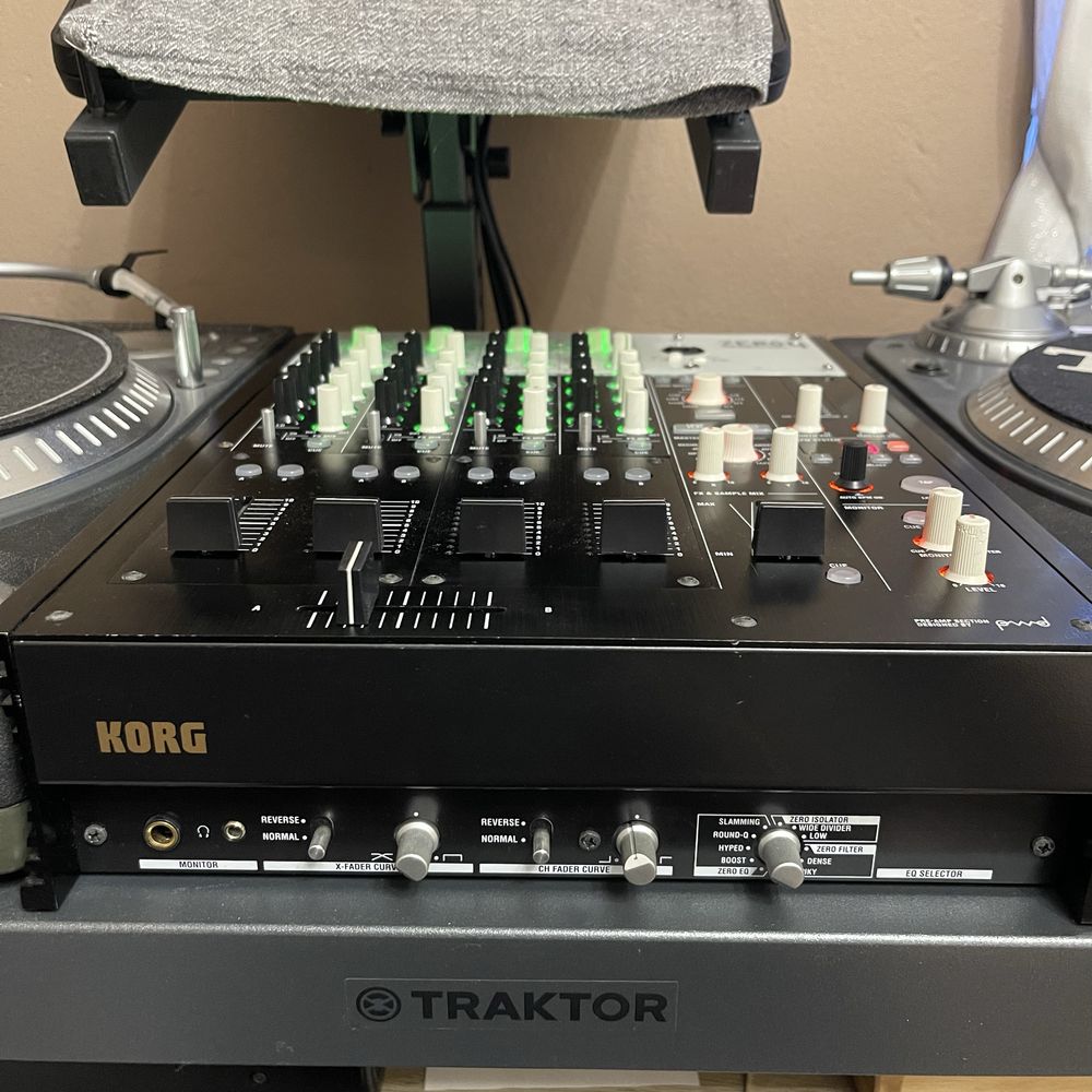 Mikser DJ Korg Zero4 ,kontroler, DVS, FireWire, Midi, Traktor, Ableton