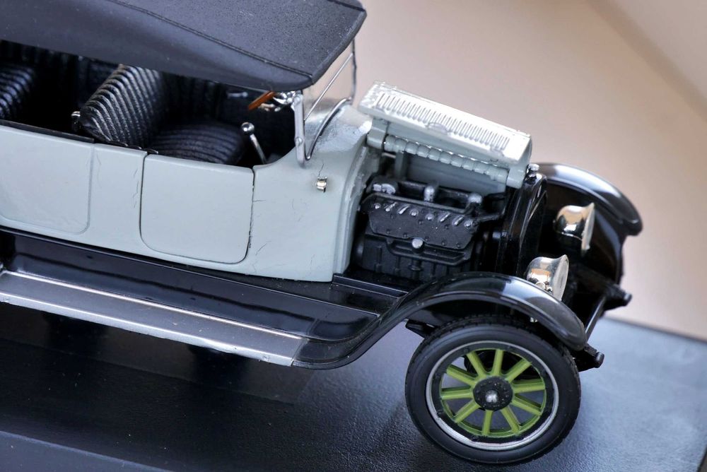 Модель Cadillac  Convertible (1919) 1:32 Signature models