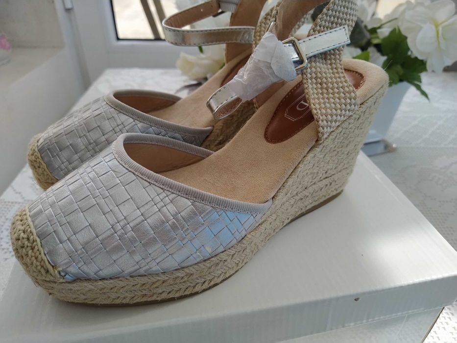 Sapatos cinzentos prateados - Número 37 - NOVOS!