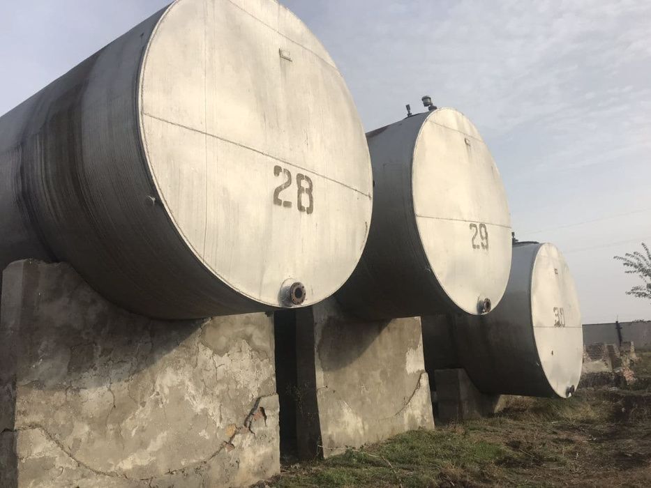емкость металл 75 и 50 м.куб. 25 бу бензин
