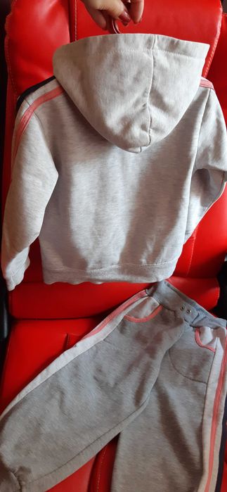 Костюм спортивний на дівчинку