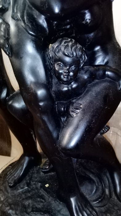 Estatua antiga de família