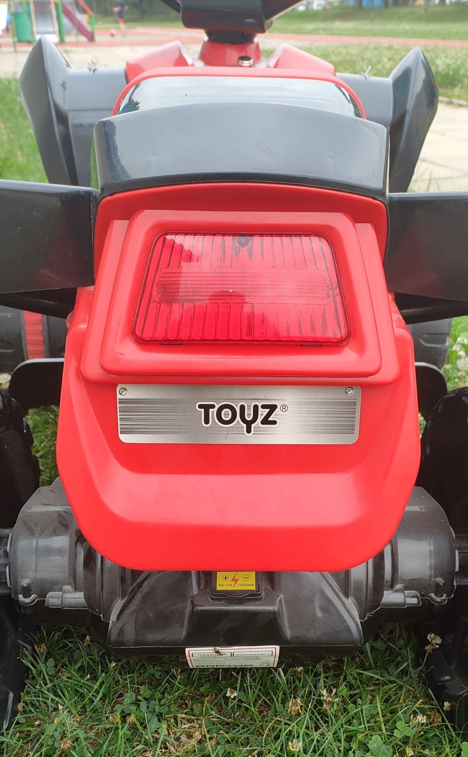 Quad pojazd dla dzieci.