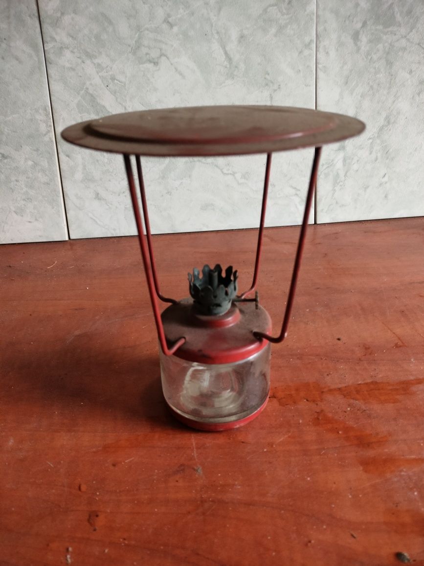 Lampa naftowa czerwona