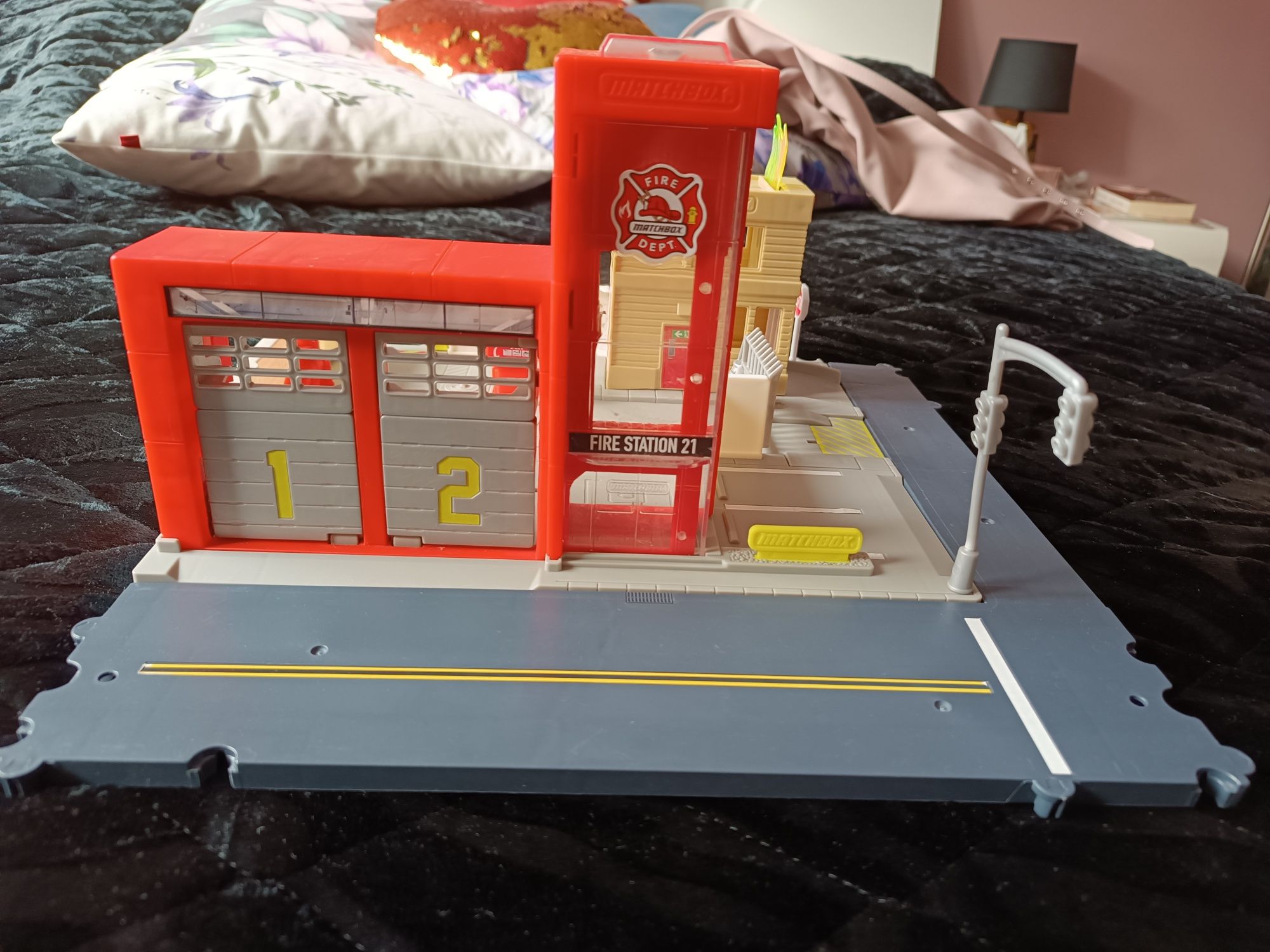 Mattel Matchbox Prawdziwe Przygody Remiza strażacka