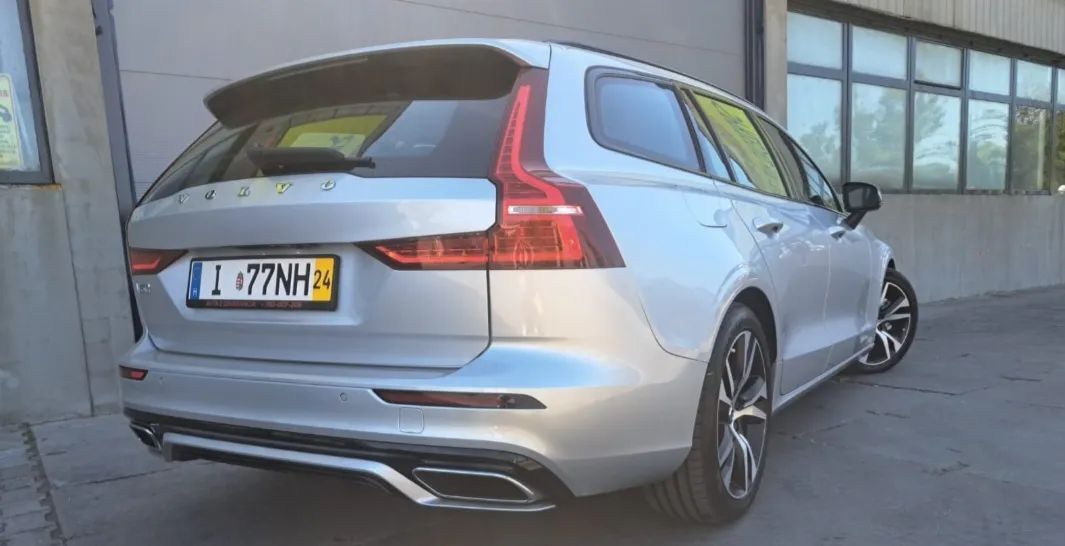 Volvo V60 83.000 Km Przebiegu R- design Kamery- Skóry-1 Rok Gwarancji !