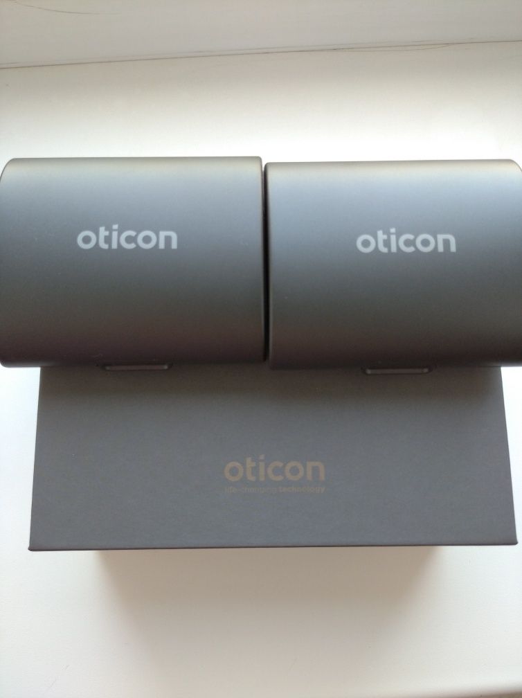 Слуховий апарат дитячий Oticon xceed play 1 bte up.