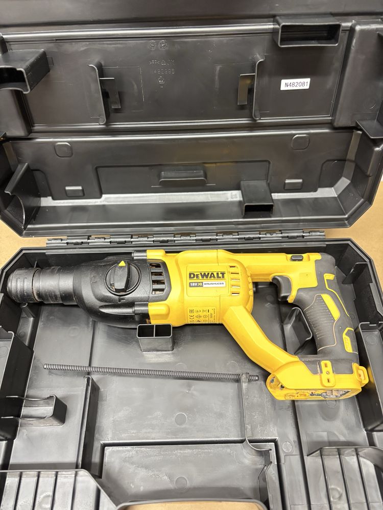 Młotowiertarka SDS DeWalt DCH033 body z walizką