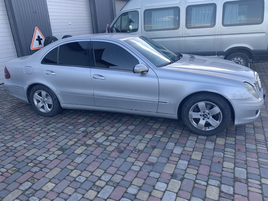 Mercedes-Benz E-Class E 220 2005 рік