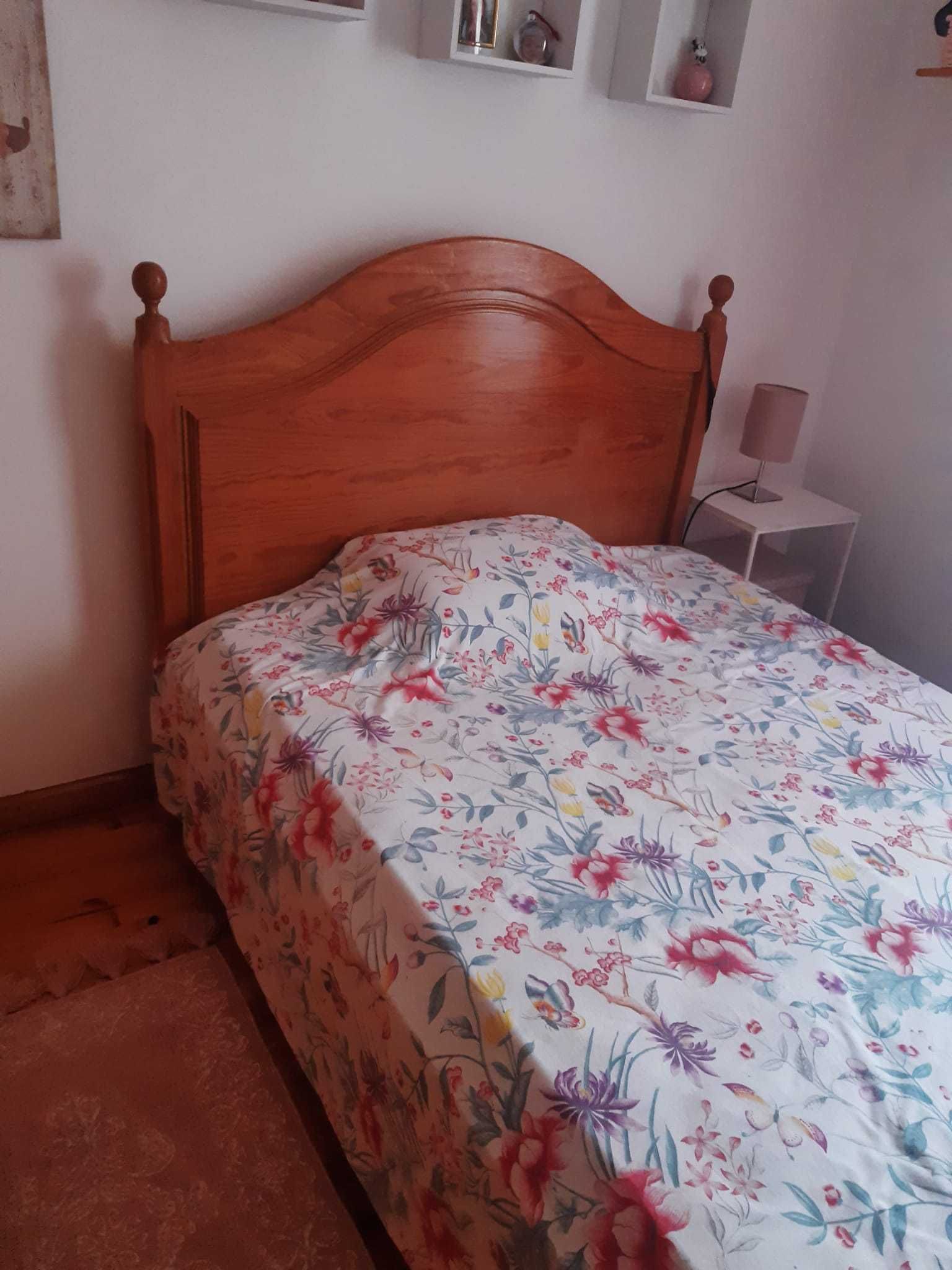 Cama solteiro em Madeira