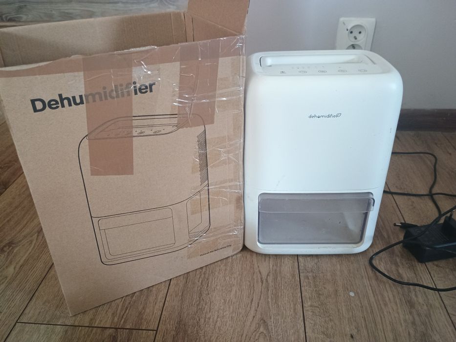 elektryczny osuszacz powietrza marki OMISOON.