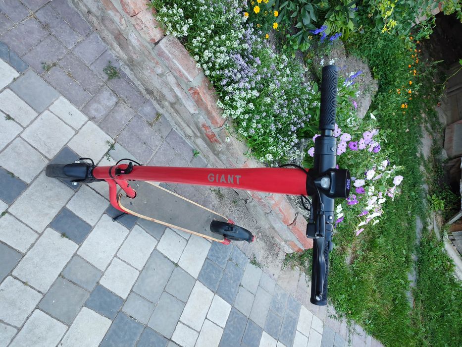 Електросамокат Giant U9 Pro