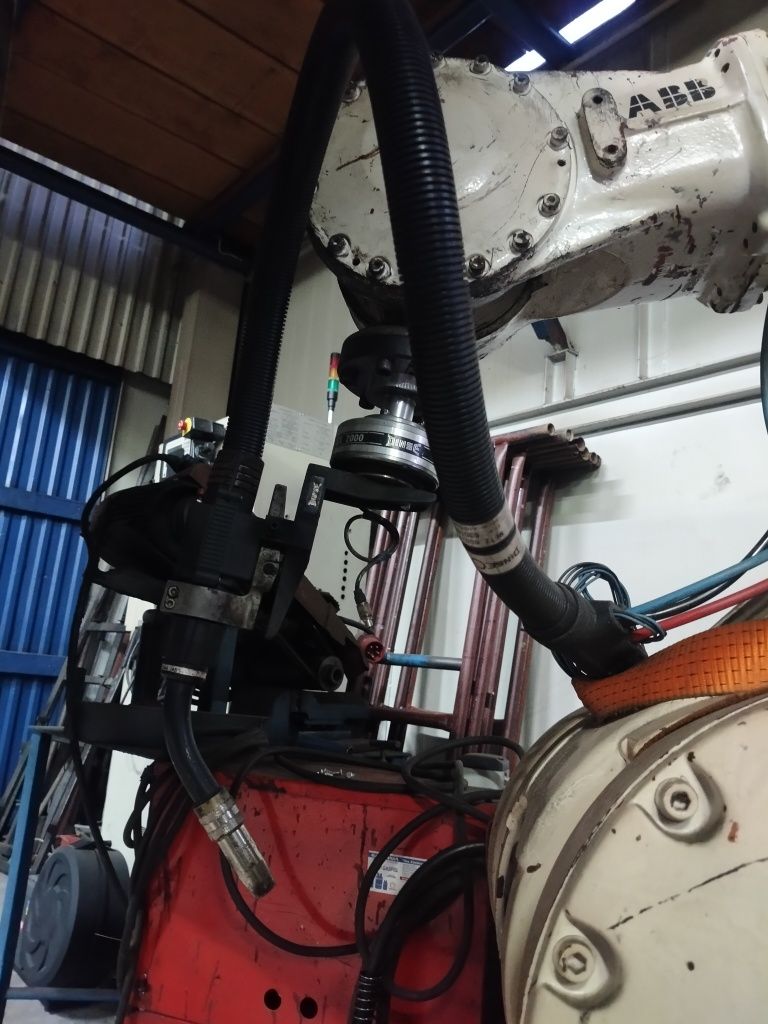 Robot przemysłowy robot spawalniczy ABB IRB 4400