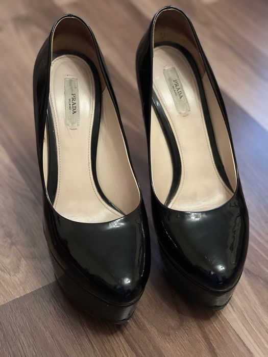 Лаковые туфли Prada