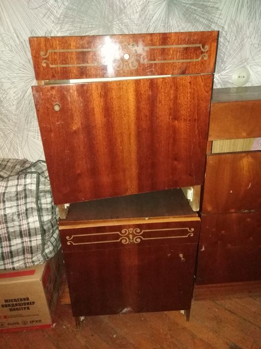 Продам тумбочки и тумбу