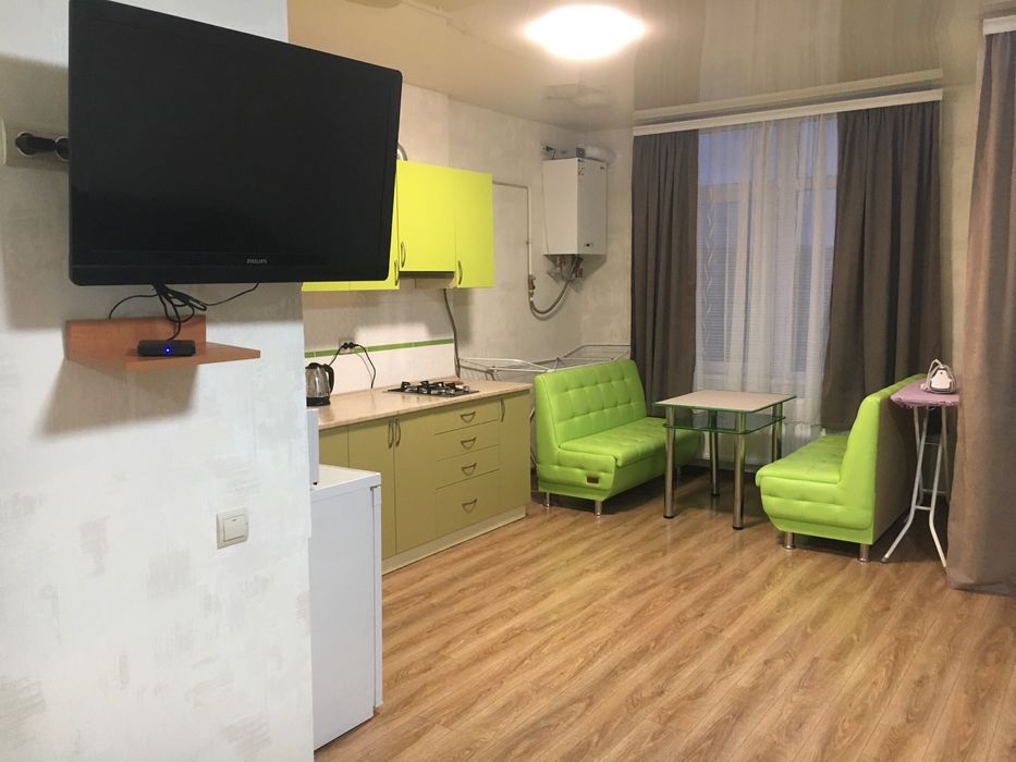 Нова квартира у самому центрі. Автономне опалення, паркінг.