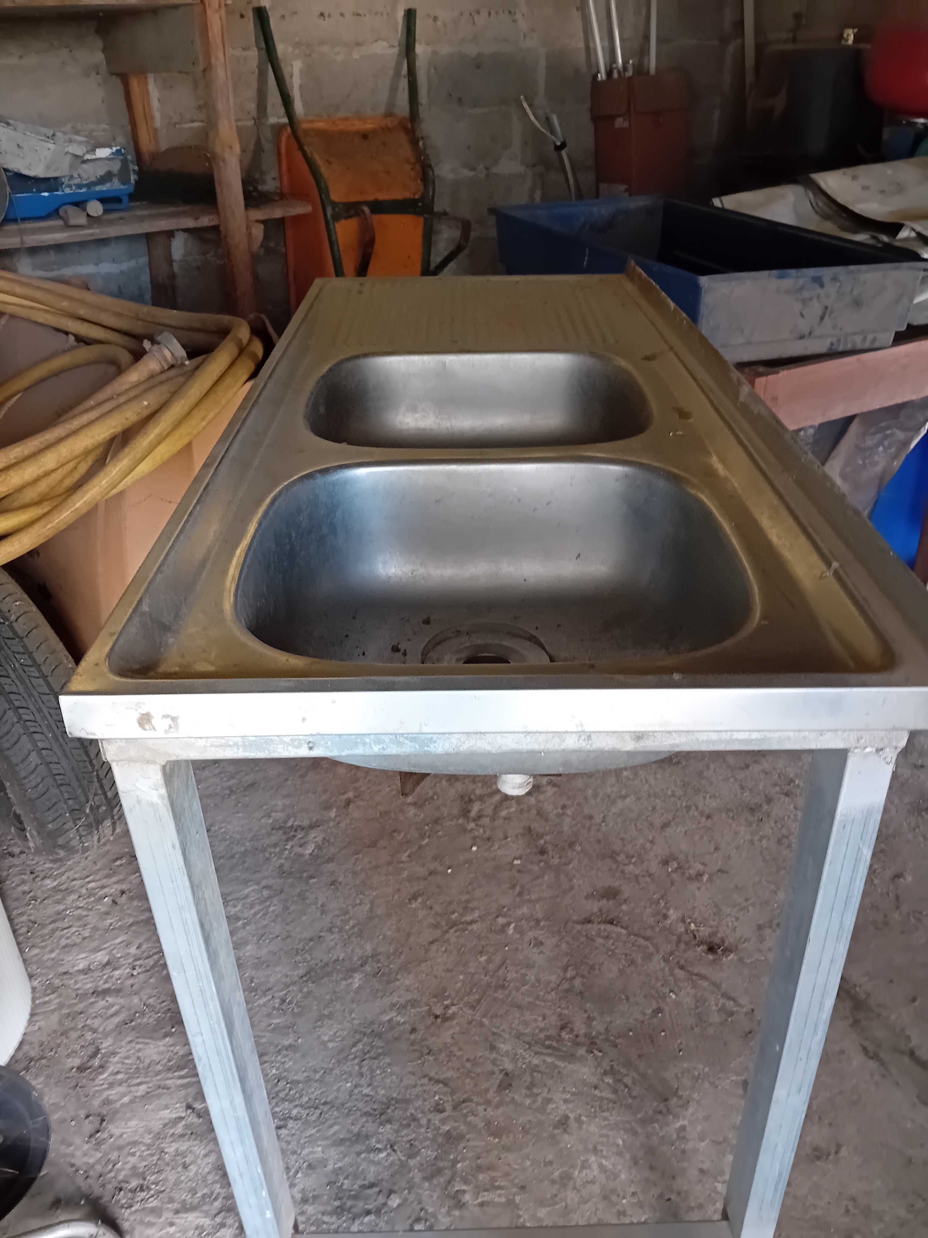 Banca de cozinha com duas pias